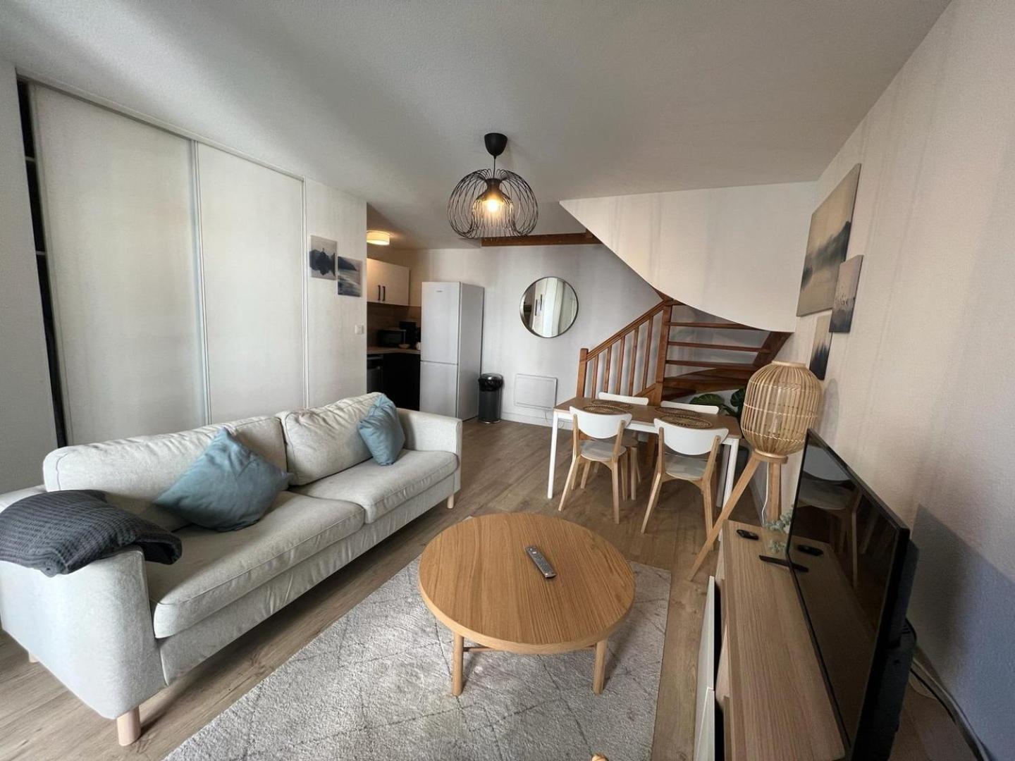 Beau T3 - Stationnement Prive Appartement